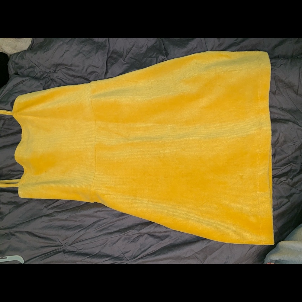 yellow dress